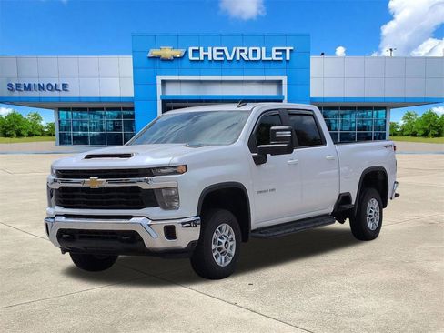 Used 2024 Chevrolet Silverado 2500 LT AWD/4WD image 2