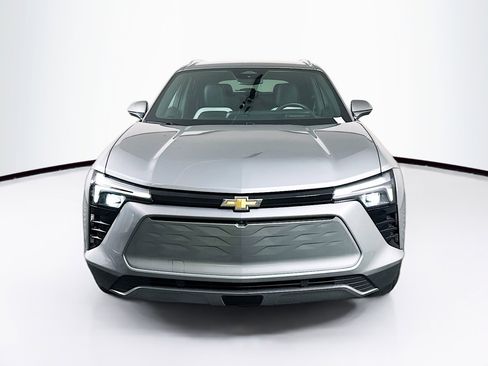 Used 2024 Chevrolet Blazer EV LT AWD/4WD image 2