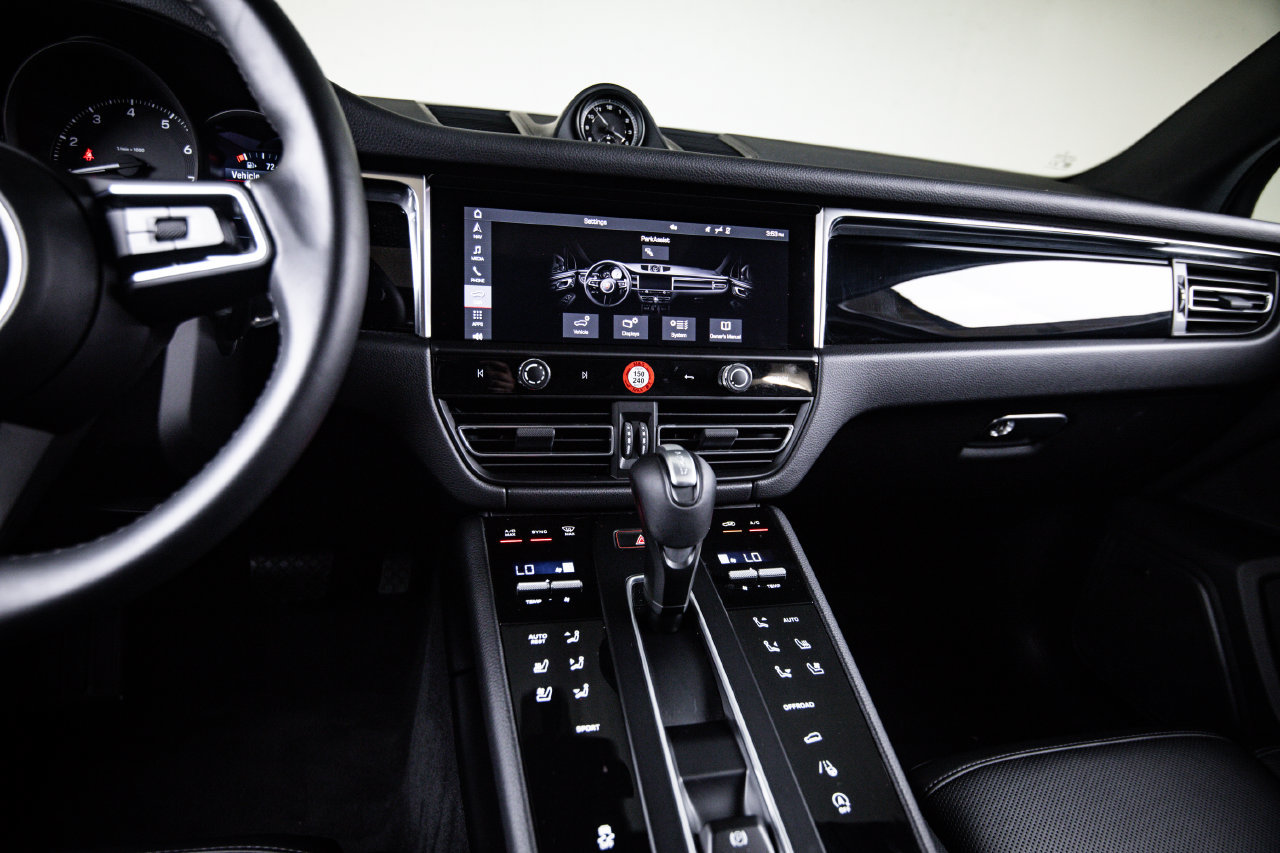 Certified 2026 Porsche Macan AWD/4WD image 19