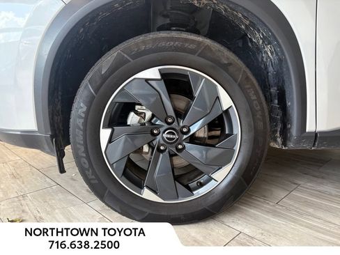 Used 2025 Nissan Rogue SV FWD image 31