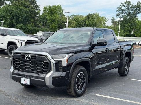 Used 2025 Toyota Tundra SR5 w/ TRD Off-Road Package AWD/4WD image 9
