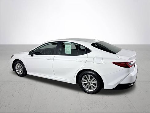 Used 2025 Toyota Camry LE image 8