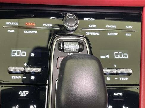 Certified 2022 Porsche Cayenne Platinum Edition AWD/4WD image 33