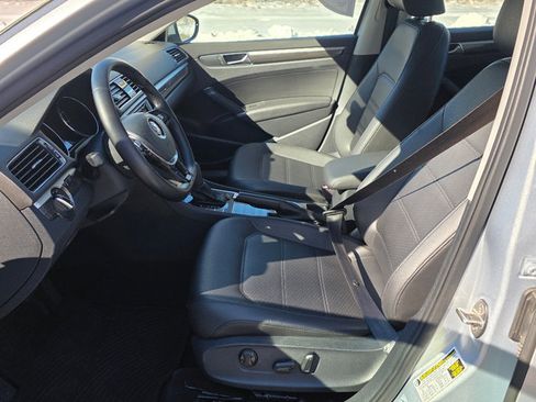 Used 2018 Volkswagen Passat 2.0T SE image 30