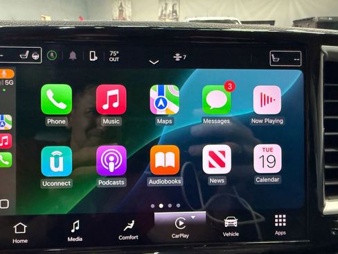 Used 2023 Chrysler Pacifica Touring-L image 54