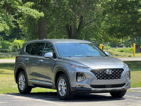 Used 2019 Hyundai Santa Fe SEL w/ Cargo Package FWD image 2