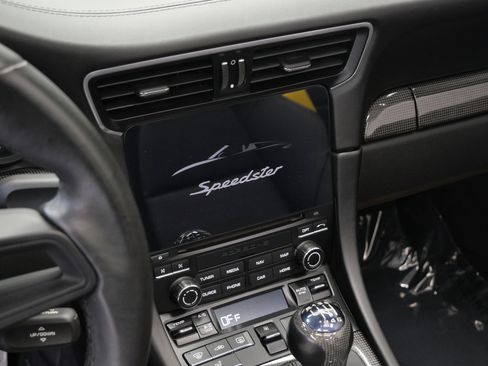 Used 2019 Porsche 911 Speedster RWD image 17