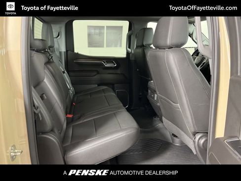 Used 2022 Chevrolet Silverado 1500 LT Trail Boss w/ LT Trail Boss Premium Package AWD/4WD image 9