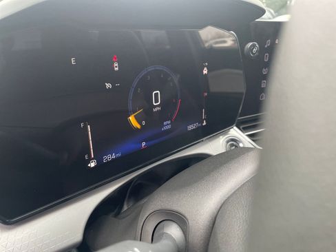 Used 2025 Chevrolet Trax LT image 35