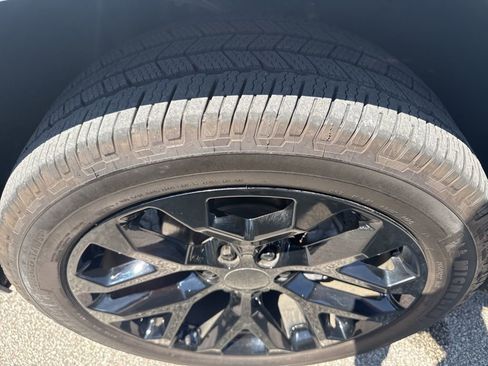 Used 2023 GMC Yukon XL SLT w/ SLT Luxury Package image 10