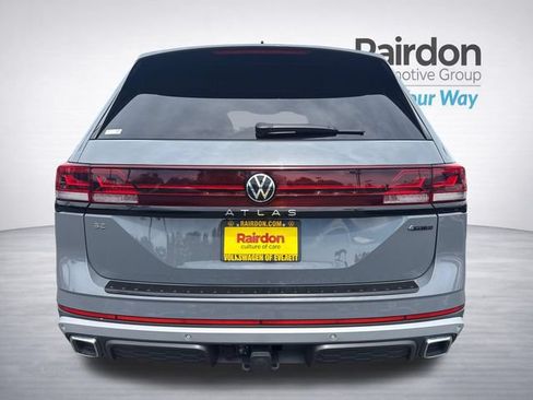 Used 2025 Volkswagen Atlas Peak Edition SE AWD/4WD image 6