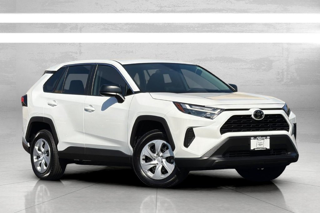 Used 2025 Toyota RAV4 LE AWD/4WD image 2