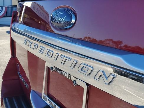 Certified 2017 Ford Expedition EL Platinum image 6