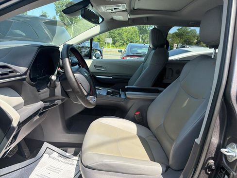 Used 2021 Toyota Sienna XLE FWD image 34