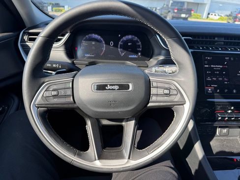 Used 2023 Jeep Grand Cherokee L Laredo w/ Luxury Tech Group I RWD image 6