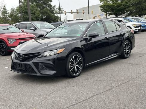 Used 2018 Toyota Camry SE FWD image 5