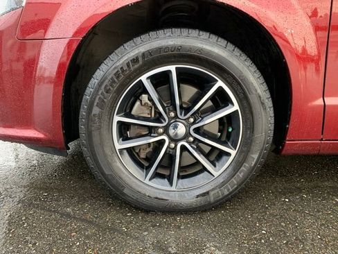 Used 2018 Dodge Grand Caravan SXT w/ Blacktop Package image 10