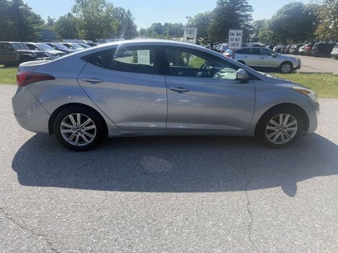 Used 2015 Hyundai Elantra SE w/ Option Group 03 FWD image 6
