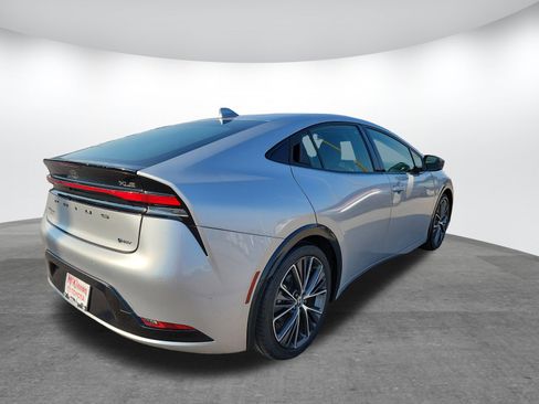 Used 2023 Toyota Prius XLE image 5