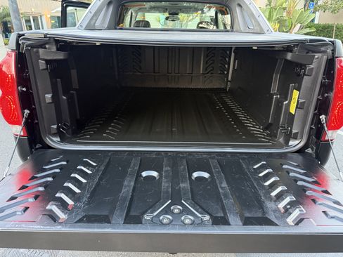 Used 2005 Chevrolet Avalanche LT w/ Preferred Equipment Group image 23