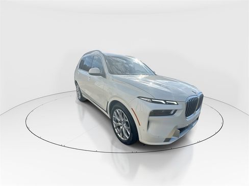 Used 2023 BMW X7 xDrive40i w/ Premium Package image 2