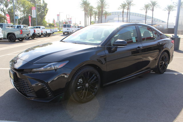 Certified 2025 Toyota Camry SE FWD image 5