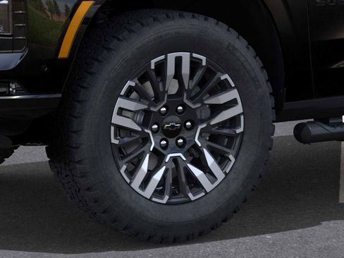 New 2026 Chevrolet Suburban Z71 w/ Comfort Package AWD/4WD image 9