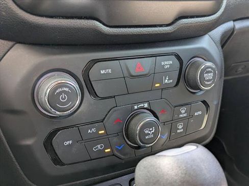 Used 2021 Jeep Renegade Sport FWD image 12