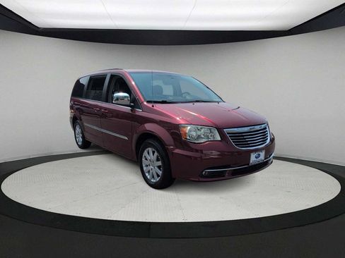 Used 2011 Chrysler Town & Country Touring-L w/ Entertainment Group #2 FWD image 2