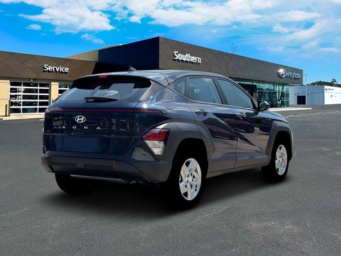 New 2026 Hyundai Kona SE image 8