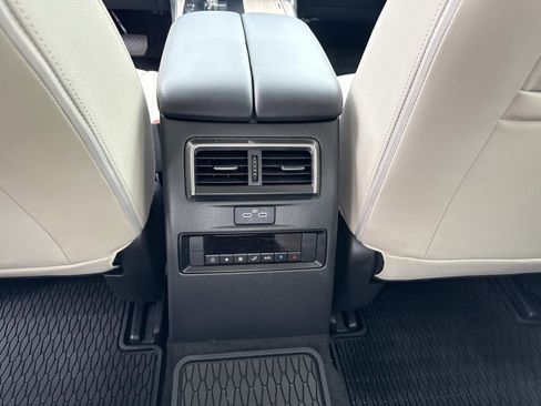 Used 2024 MAZDA CX-90 3.3 Turbo w/ Preferred Package image 16