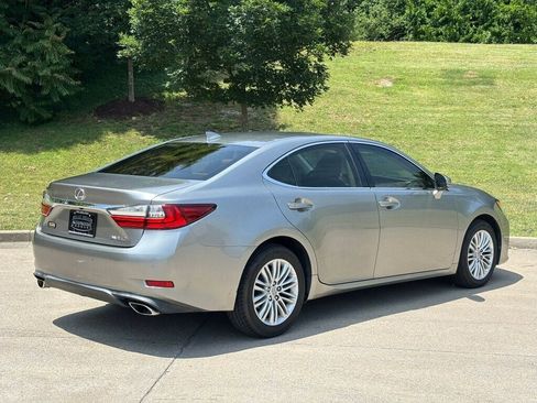 Used 2016 Lexus ES 350 w/ Premium Package w/Wood Trim FWD image 4