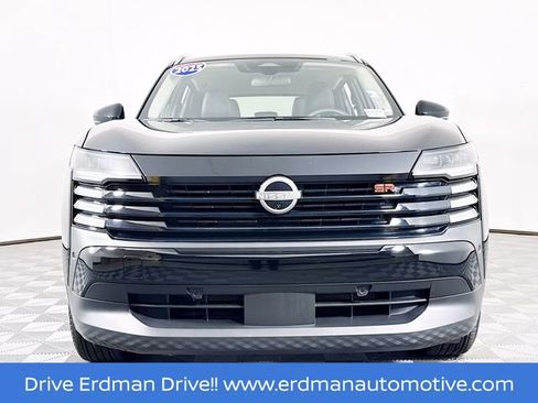 Certified 2025 Nissan Kicks SR image 1