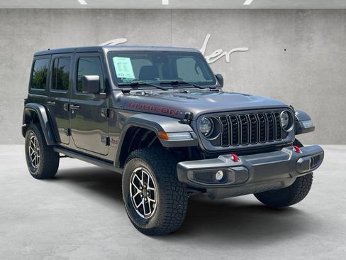 Used 2025 Jeep Wrangler Unlimited Rubicon AWD/4WD image 2