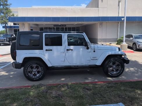 Used 2018 Jeep Wrangler Unlimited Sahara AWD/4WD image 8