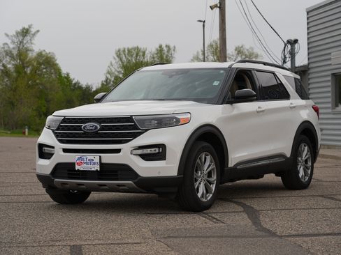 Used 2023 Ford Explorer XLT w/ Equipment Group 202A AWD/4WD image 8