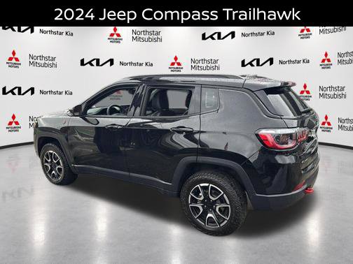 Used 2024 Jeep Compass Trailhawk AWD/4WD image 2
