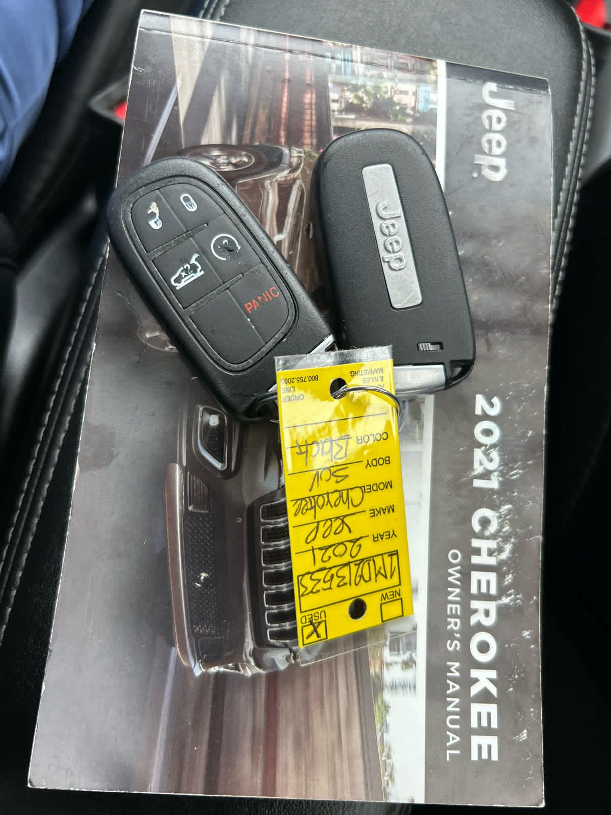 Used 2021 Jeep Cherokee Limited AWD/4WD image 23