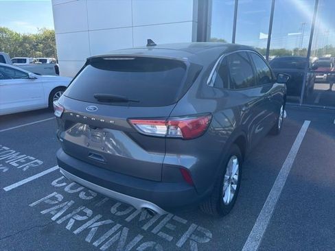 Used 2022 Ford Escape SE image 3