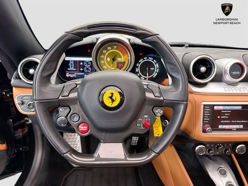 Used 2015 Ferrari California T RWD image 33