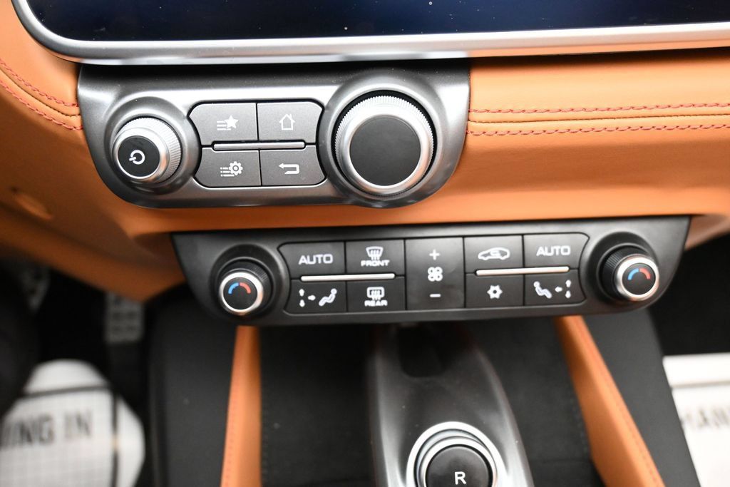 Used 2020 Ferrari Portofino RWD image 18