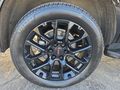 Used 2024 GMC Yukon SLT w/ SLT Luxury Package image 41