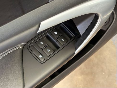 Used 2016 Buick Regal Sport Touring image 19