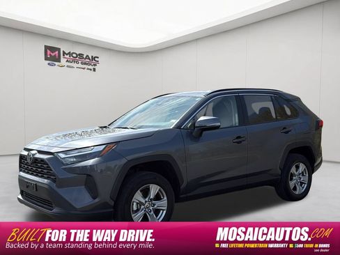 Used 2025 Toyota RAV4 XLE AWD/4WD image 3