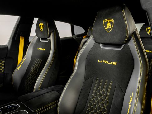 Used 2023 Lamborghini Urus Performante image 3