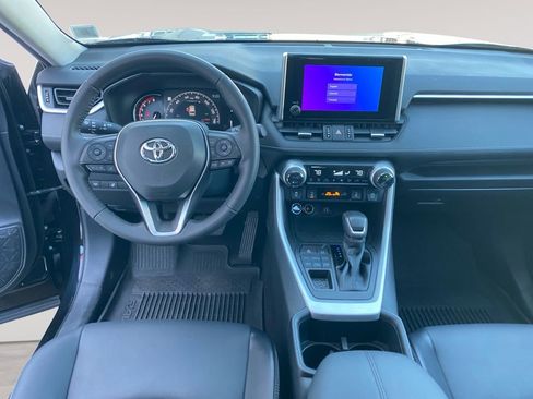 Used 2023 Toyota RAV4 XLE Premium image 7