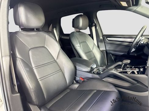 Used 2023 Porsche Cayenne Platinum Edition AWD/4WD image 36