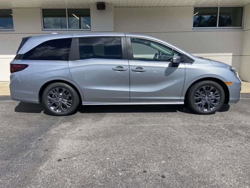 New 2026 Honda Odyssey Touring image 2