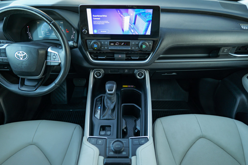 Used 2024 Toyota Grand Highlander AWD image 47