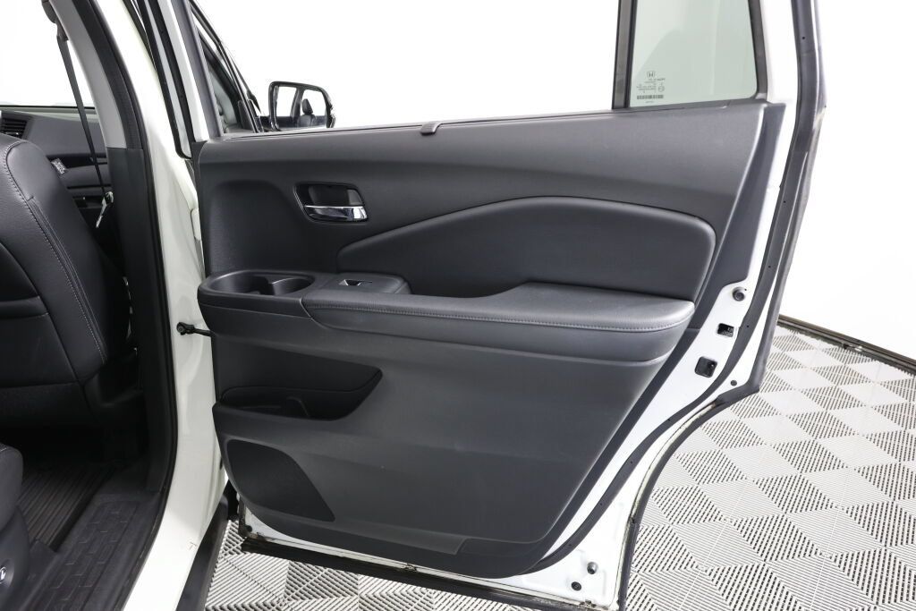 Used 2017 Honda Pilot Touring image 23